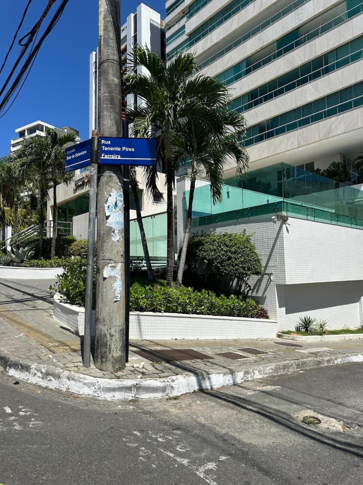 Em Salvador, Barra Prox A E Farol Salvador
